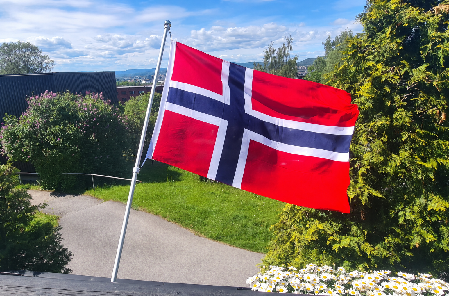 Artikkelbilde til artikkelen Når våren blømer over eit fritt land